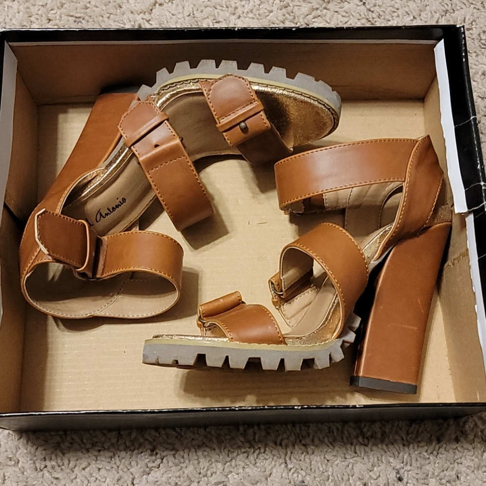 New ladies Jacque size 5.5 high heels shoes